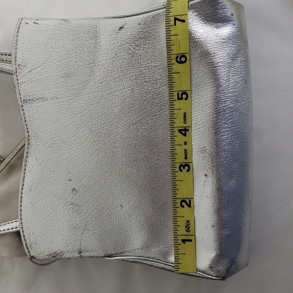 Vintage Midcentury Silver Handbag With Rhinestone Kiss Clasp and Satin Coin Bag - Picture 4 of 13